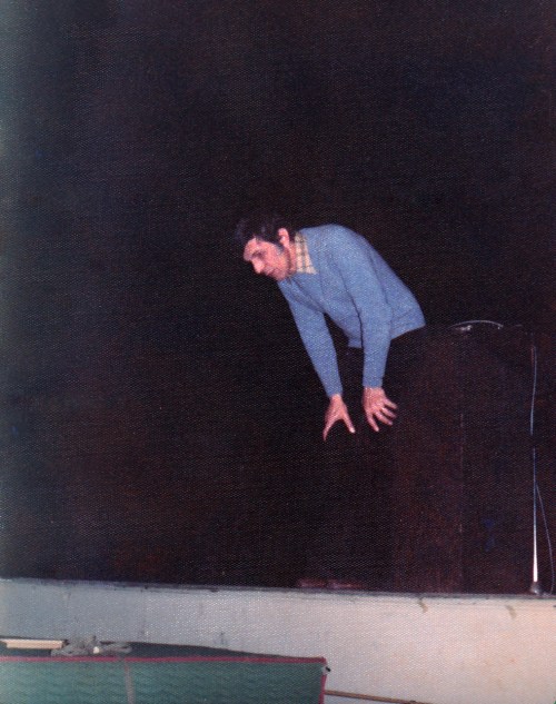 Mr. Nimoy comes out from behind the podium at the Clemens Center in Elmira NY, and reads the calligraphy gift from Therese on the piano!