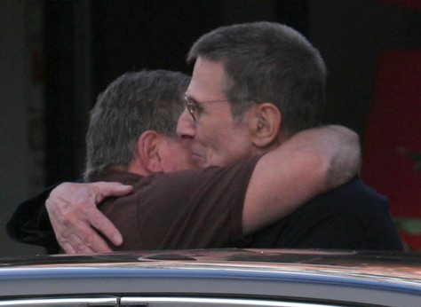 William+Shatner+Leonard+Nimoy+Hug+Out+zn6aXbbPwyNl